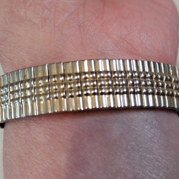 Benrus gold face stretch fit watch. - Picture 3 of 7